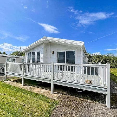Luxury Lodge With Decking In Hunstanton At Manor Park Ref 23144K Bagian luar foto