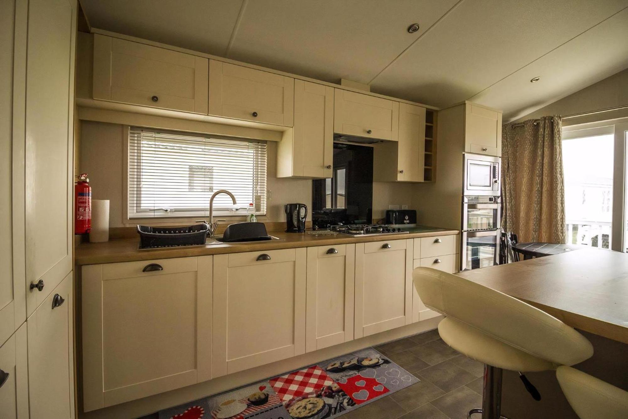 Luxury Lodge With Decking In Hunstanton At Manor Park Ref 23144K Bagian luar foto