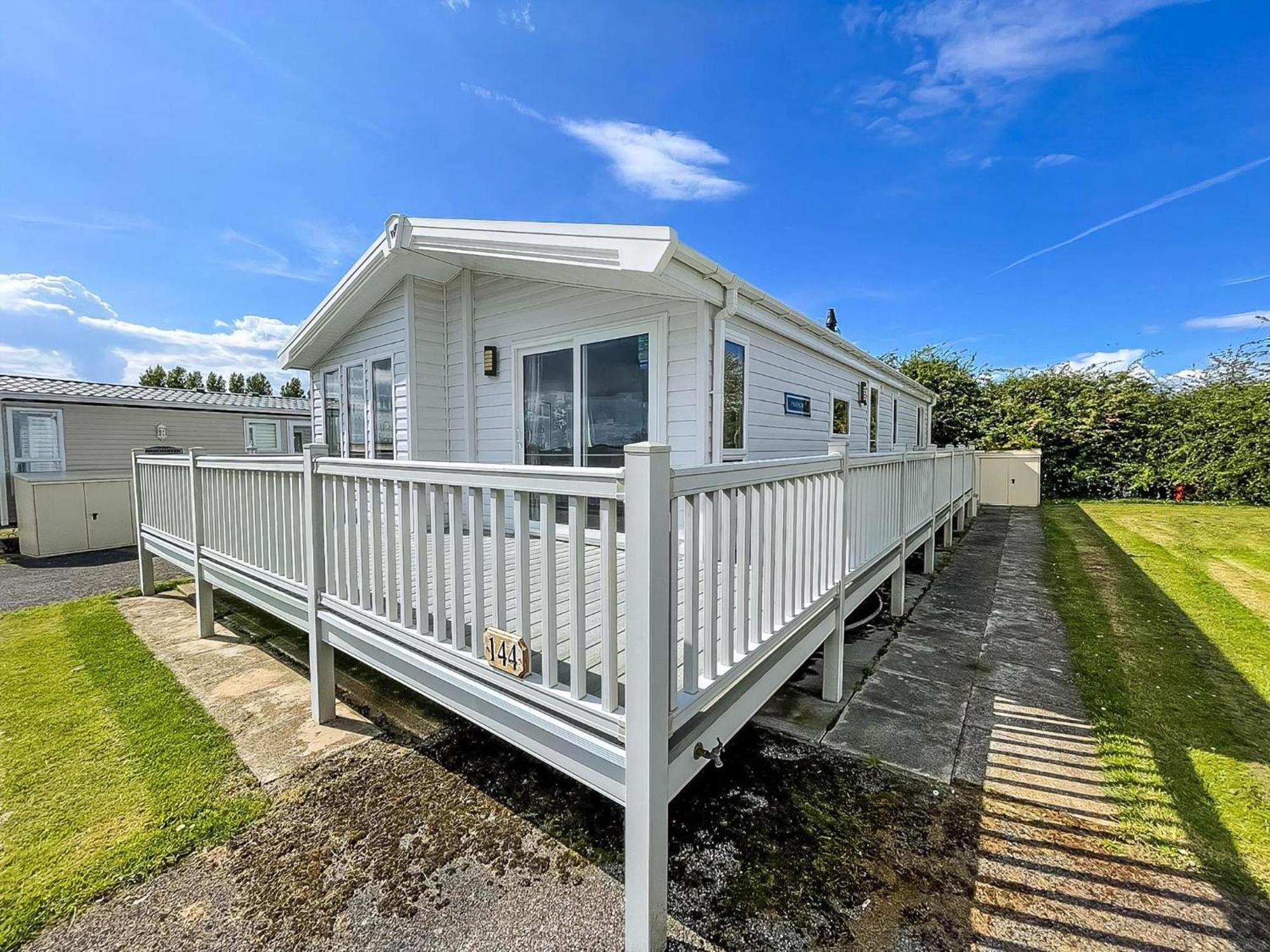 Luxury Lodge With Decking In Hunstanton At Manor Park Ref 23144K Bagian luar foto