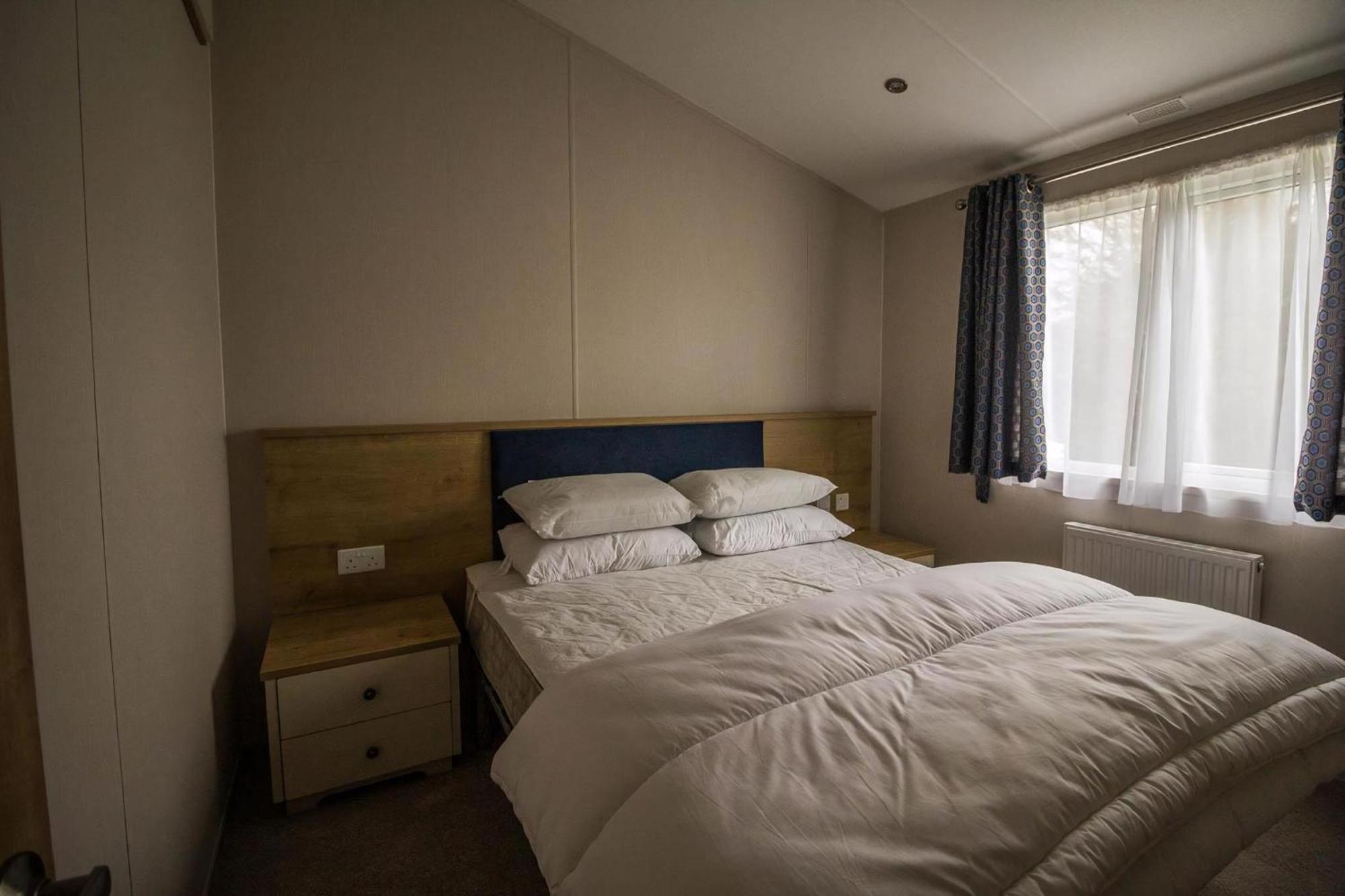 Luxury Lodge With Decking In Hunstanton At Manor Park Ref 23144K Bagian luar foto